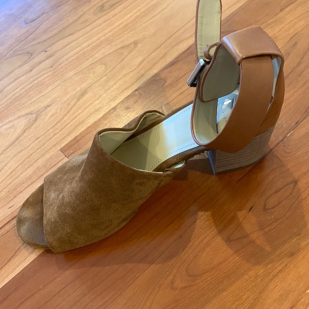 Like new suede Marc Fisher Sandals